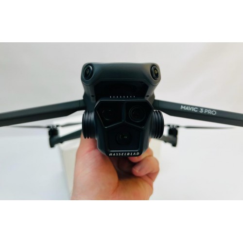 Квадрокоптер DJI Mavic 3 Pro в Чите с пультом DJI RC